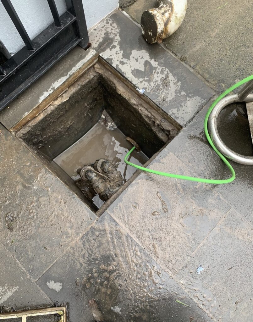 Unblocked-Drains-Service-newport 